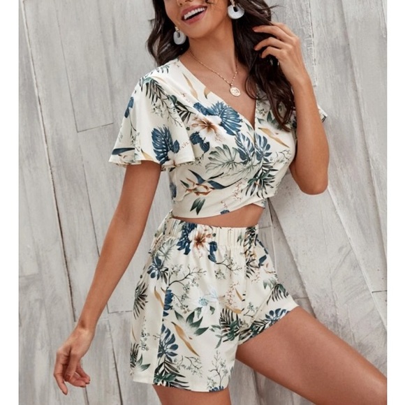 Boho floral tropical print  crop top and shorts - Picture 5 of 6